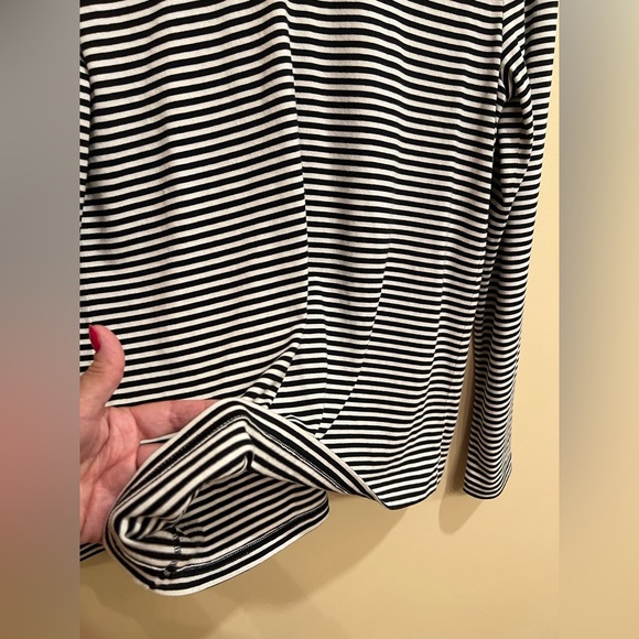 Vineyard Vines black/white striped top. S - Picture 4 of 7